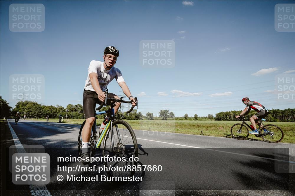 07.09.2025 - 19. Norderstedt Triathlon Michael Burmester http://msf.ph/oto/8857660 07.09.2025 15:33:15 Radfahren 473, 480, 1546 meine-sportfotos.de