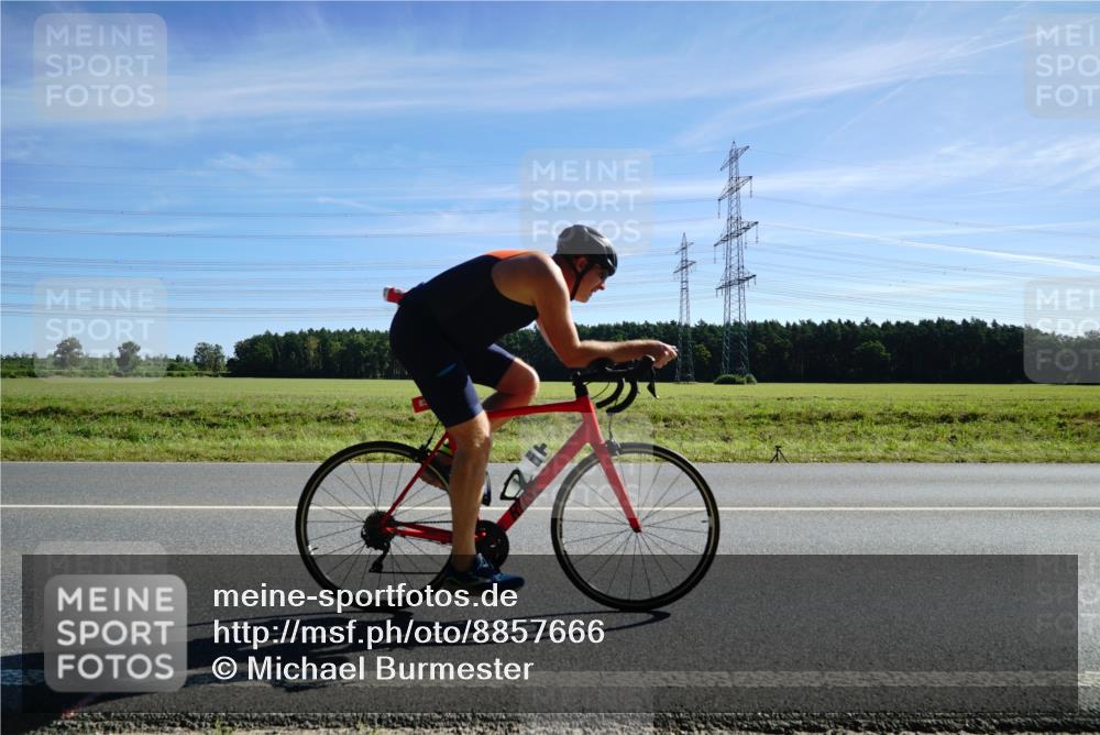 07.09.2025 - 19. Norderstedt Triathlon Michael Burmester http://msf.ph/oto/8857666 07.09.2025 11:22:28 Radfahren 833, 1377 meine-sportfotos.de