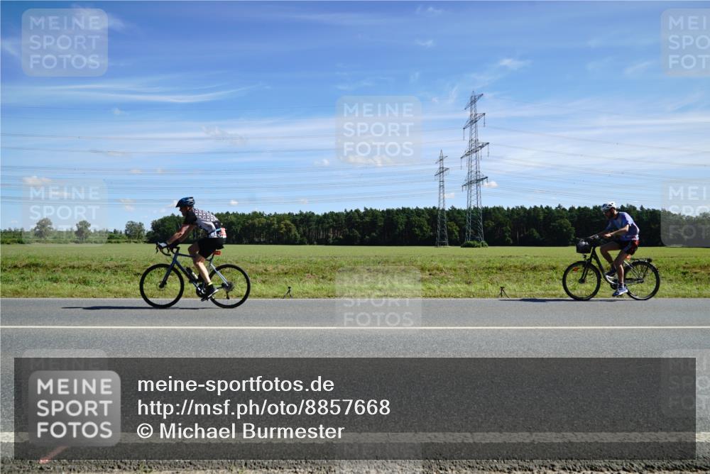 07.09.2025 - 19. Norderstedt Triathlon Michael Burmester http://msf.ph/oto/8857668 07.09.2025 13:00:12 Radfahren  meine-sportfotos.de