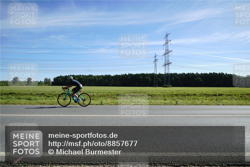 07.09.2025 - 19. Norderstedt Triathlon Michael Burmester http://msf.ph/oto/8857677 07.09.2025 11:22:33 Radfahren 714, 1207 meine-sportfotos.de