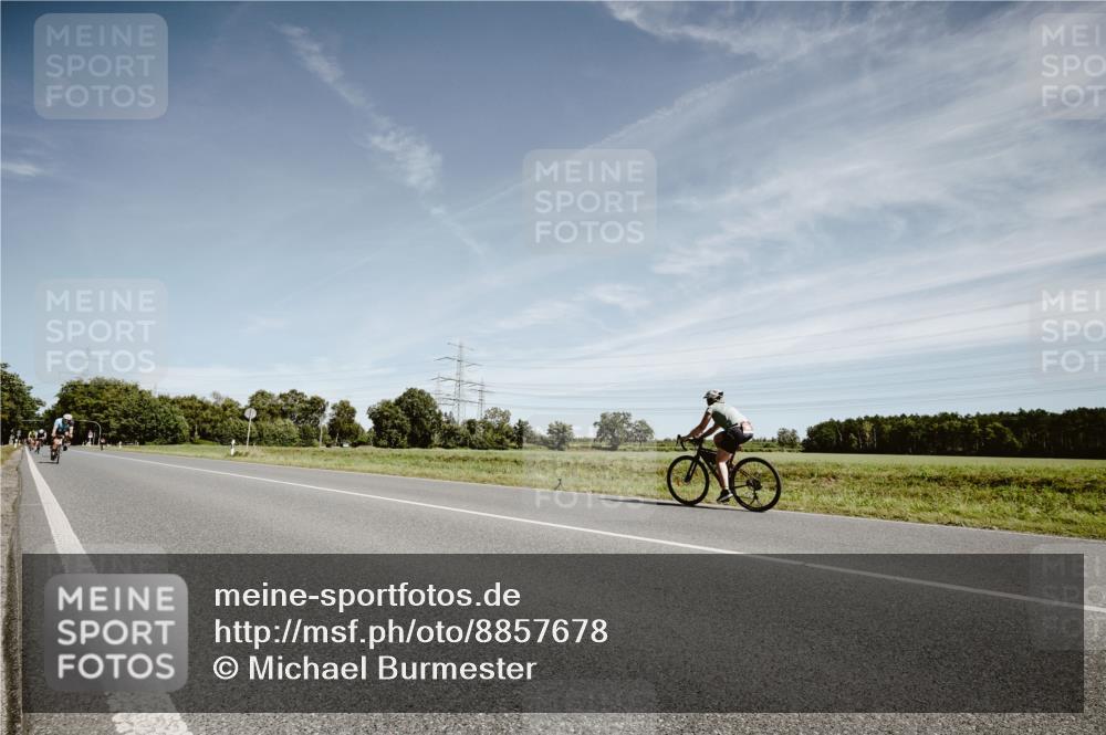 07.09.2025 - 19. Norderstedt Triathlon Michael Burmester http://msf.ph/oto/8857678 07.09.2025 12:26:41 Radfahren 1235 meine-sportfotos.de