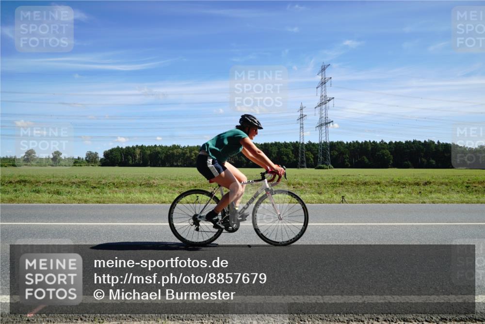 07.09.2025 - 19. Norderstedt Triathlon Michael Burmester http://msf.ph/oto/8857679 07.09.2025 13:00:18 Radfahren 305, 354, 718 meine-sportfotos.de