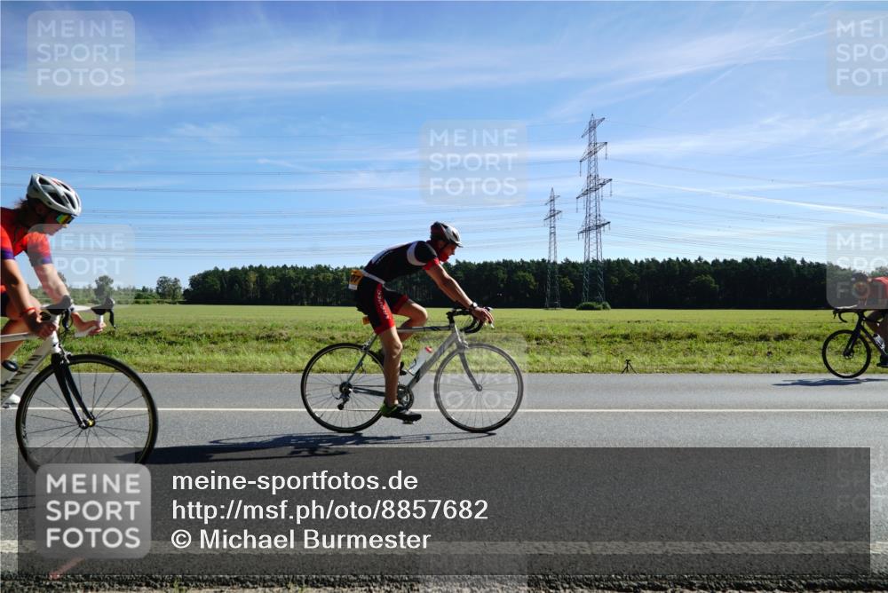 07.09.2025 - 19. Norderstedt Triathlon Michael Burmester http://msf.ph/oto/8857682 07.09.2025 11:22:33 Radfahren 714, 1207 meine-sportfotos.de