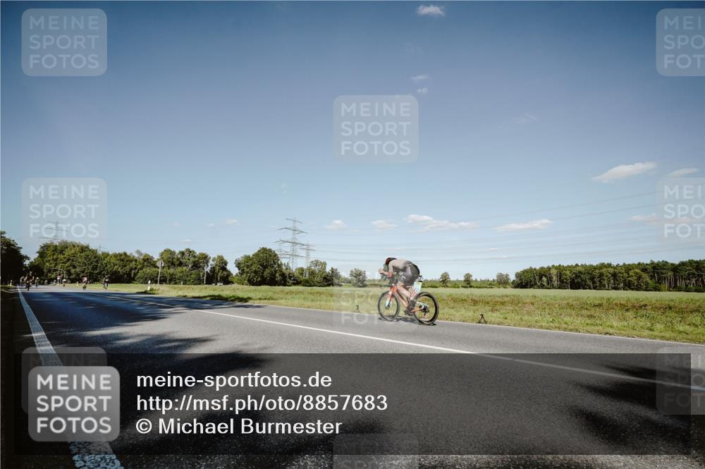 07.09.2025 - 19. Norderstedt Triathlon Michael Burmester http://msf.ph/oto/8857683 07.09.2025 15:33:31 Radfahren 1512 meine-sportfotos.de