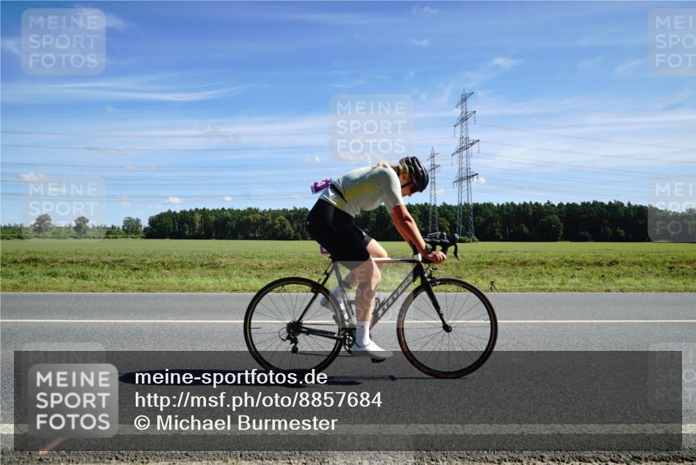 07.09.2025 - 19. Norderstedt Triathlon Michael Burmester http://msf.ph/oto/8857684 07.09.2025 13:00:19 Radfahren 305, 354, 718 meine-sportfotos.de