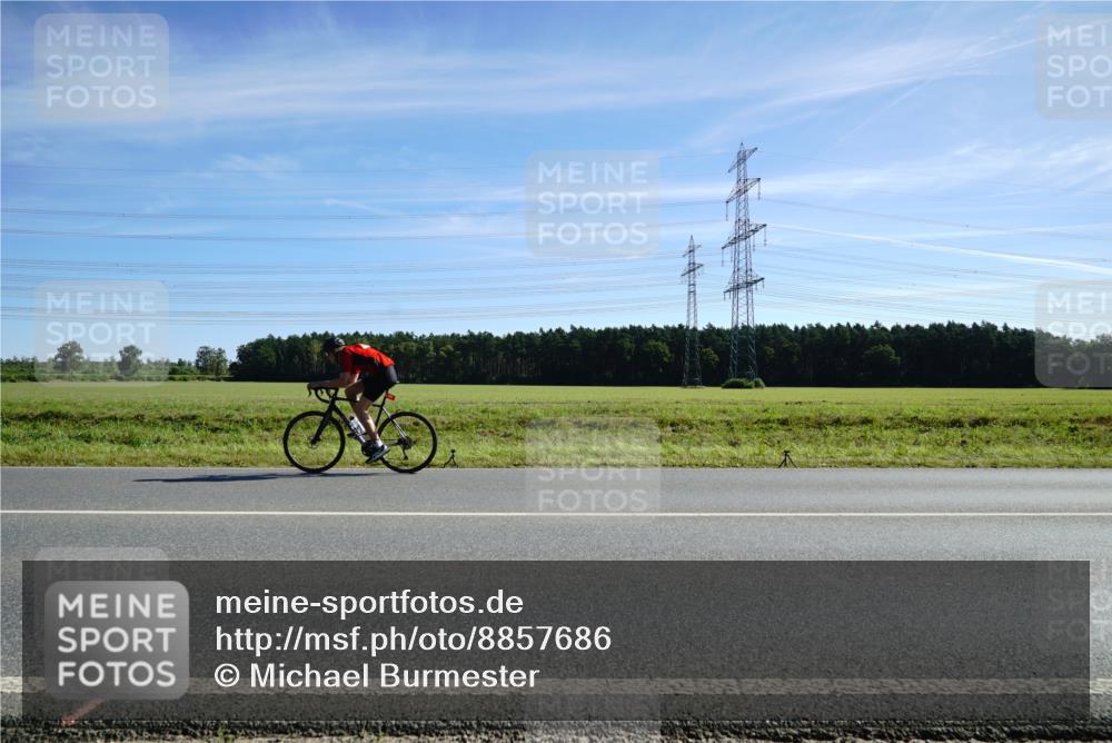 07.09.2025 - 19. Norderstedt Triathlon Michael Burmester http://msf.ph/oto/8857686 07.09.2025 11:22:34 Radfahren 714, 1207 meine-sportfotos.de