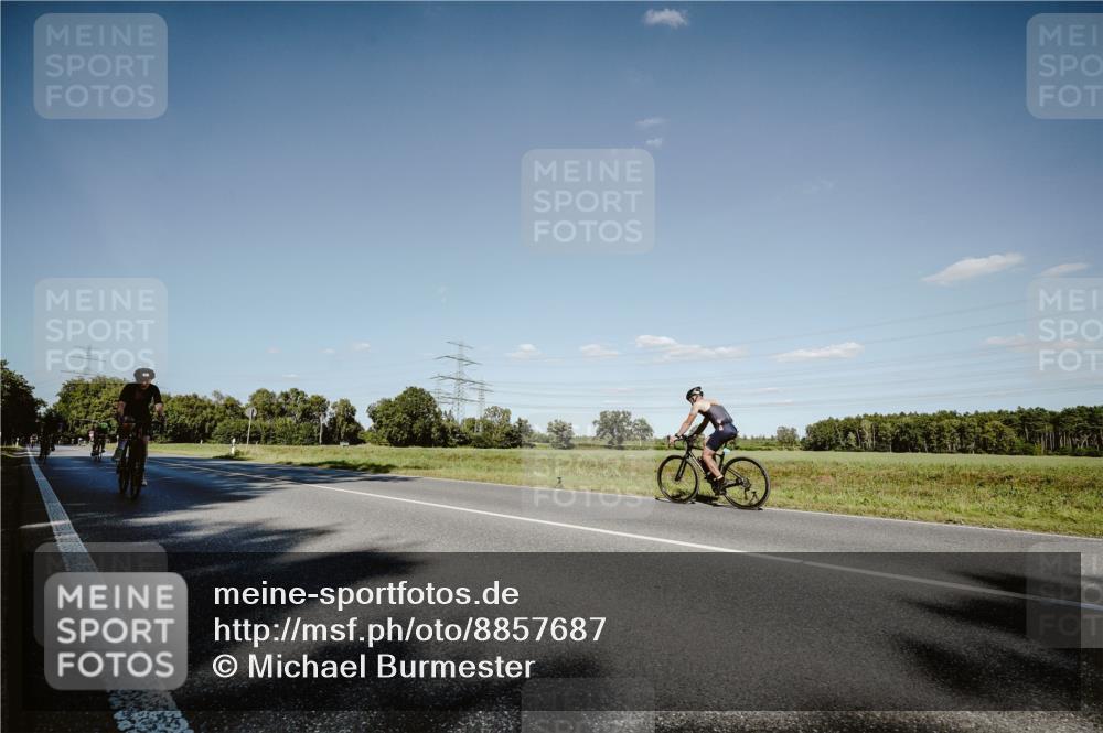 07.09.2025 - 19. Norderstedt Triathlon Michael Burmester http://msf.ph/oto/8857687 07.09.2025 15:33:35 Radfahren 883, 941, 946, 1480 meine-sportfotos.de