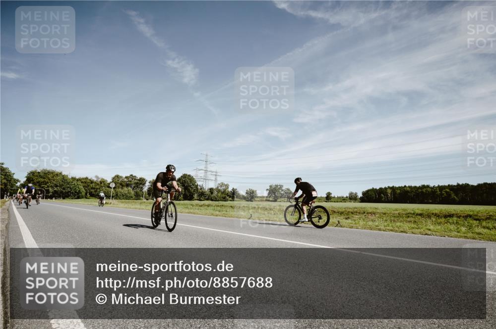 07.09.2025 - 19. Norderstedt Triathlon Michael Burmester http://msf.ph/oto/8857688 07.09.2025 12:26:45 Radfahren 247, 712, 1231, 1235, 1384 meine-sportfotos.de