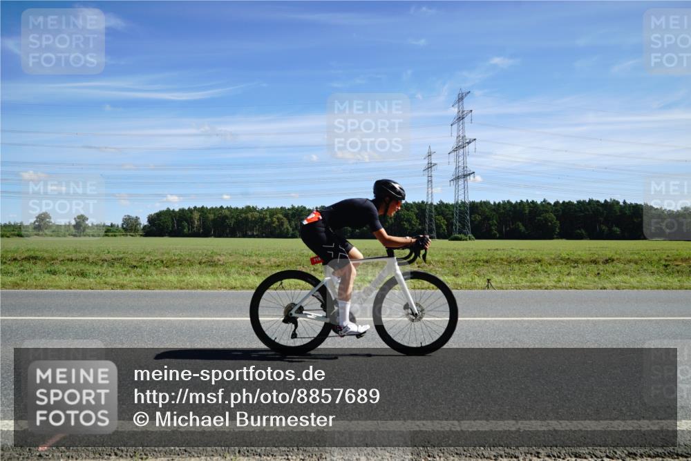 07.09.2025 - 19. Norderstedt Triathlon Michael Burmester http://msf.ph/oto/8857689 07.09.2025 13:00:20 Radfahren 305, 354, 718 meine-sportfotos.de