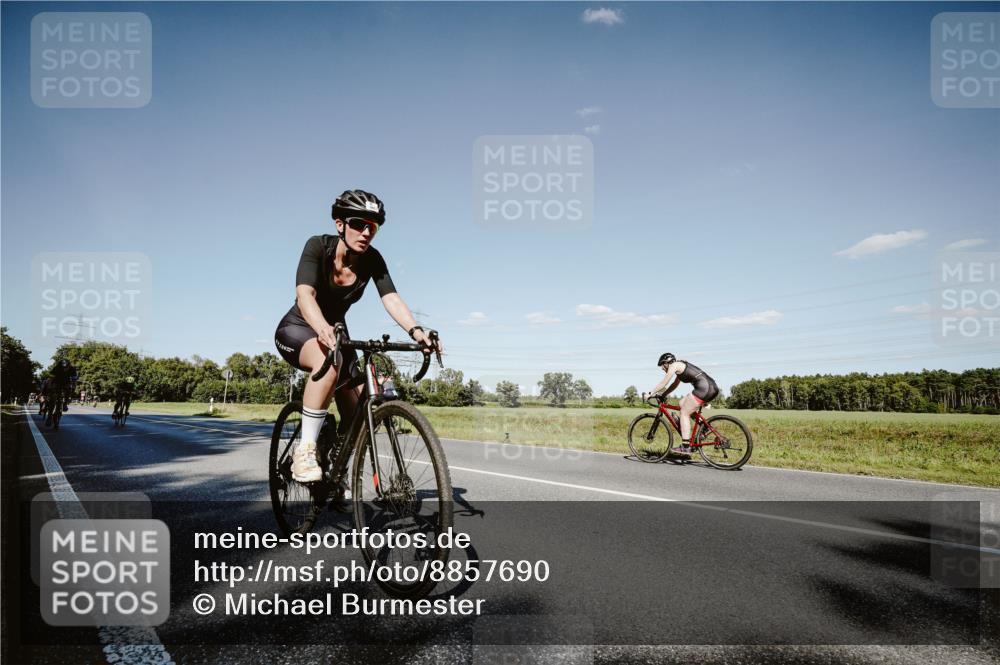07.09.2025 - 19. Norderstedt Triathlon Michael Burmester http://msf.ph/oto/8857690 07.09.2025 15:33:36 Radfahren 883, 941, 946, 1480 meine-sportfotos.de