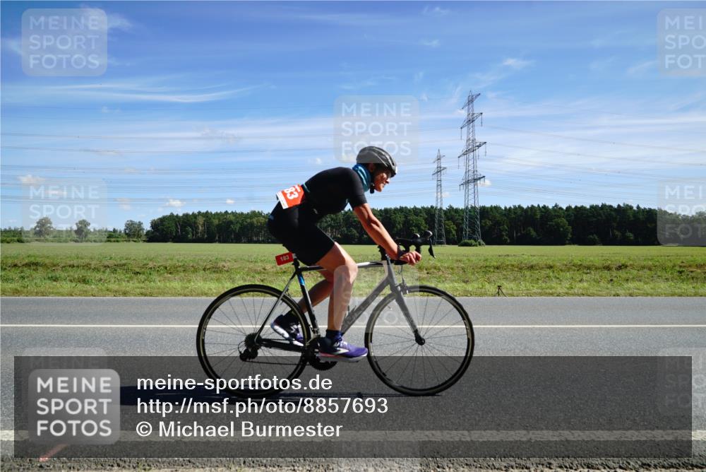 07.09.2025 - 19. Norderstedt Triathlon Michael Burmester http://msf.ph/oto/8857693 07.09.2025 13:00:27 Radfahren 183 meine-sportfotos.de