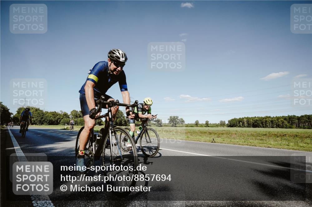 07.09.2025 - 19. Norderstedt Triathlon Michael Burmester http://msf.ph/oto/8857694 07.09.2025 15:33:38 Radfahren 883, 941, 946, 1480 meine-sportfotos.de