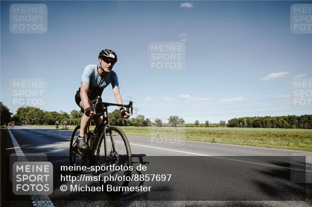 07.09.2025 - 19. Norderstedt Triathlon Michael Burmester http://msf.ph/oto/8857697 07.09.2025 15:33:39 Radfahren 883, 941, 946, 1480 meine-sportfotos.de