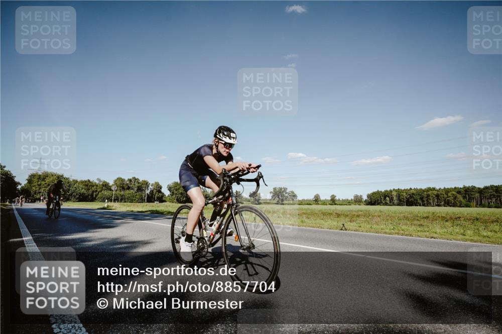 07.09.2025 - 19. Norderstedt Triathlon Michael Burmester http://msf.ph/oto/8857704 07.09.2025 15:33:44 Radfahren 875, 912 meine-sportfotos.de