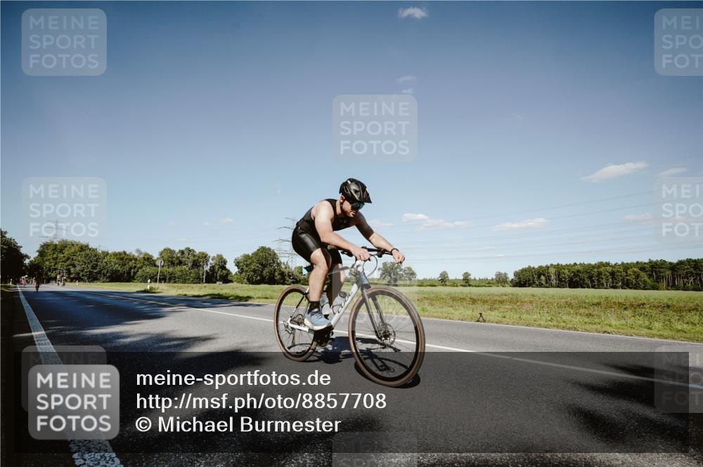 07.09.2025 - 19. Norderstedt Triathlon Michael Burmester http://msf.ph/oto/8857708 07.09.2025 15:33:45 Radfahren 875, 912 meine-sportfotos.de
