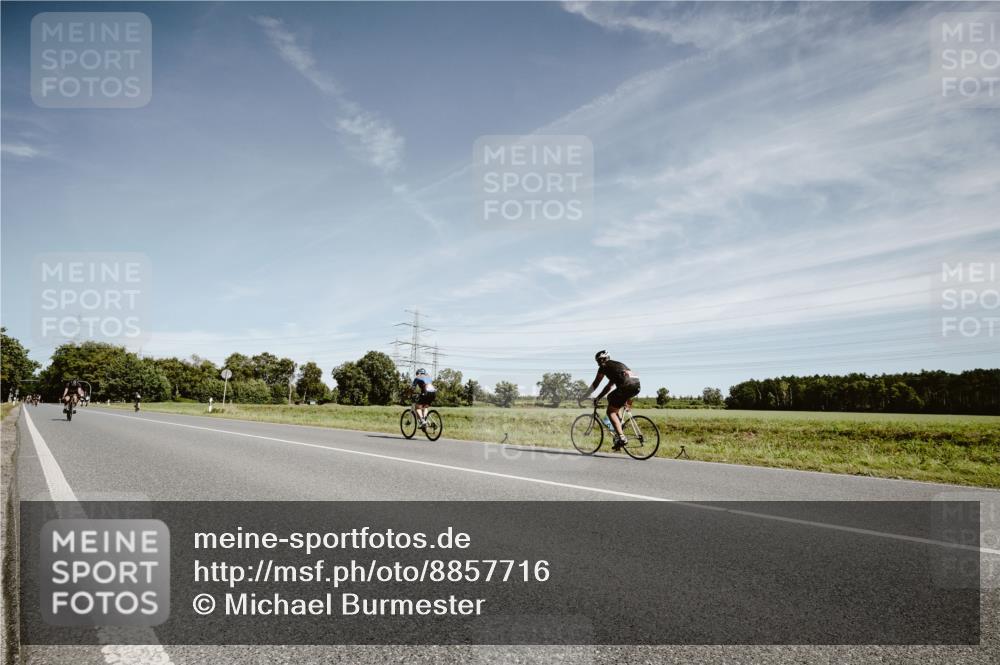 07.09.2025 - 19. Norderstedt Triathlon Michael Burmester http://msf.ph/oto/8857716 07.09.2025 12:26:53 Radfahren 194, 695, 1256 meine-sportfotos.de