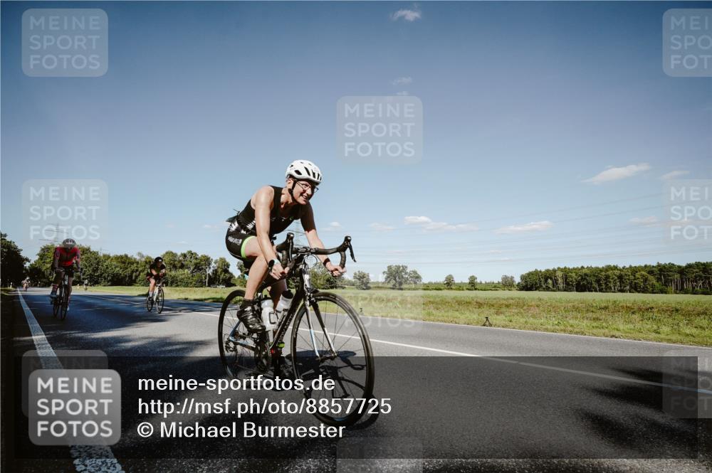 07.09.2025 - 19. Norderstedt Triathlon Michael Burmester http://msf.ph/oto/8857725 07.09.2025 15:33:56 Radfahren 914, 933, 1494, 1498, 1527, 1533 meine-sportfotos.de