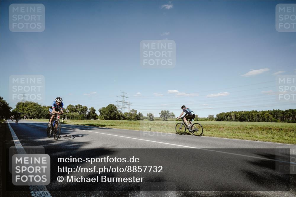 07.09.2025 - 19. Norderstedt Triathlon Michael Burmester http://msf.ph/oto/8857732 07.09.2025 15:34:01 Radfahren 464, 479, 932 meine-sportfotos.de