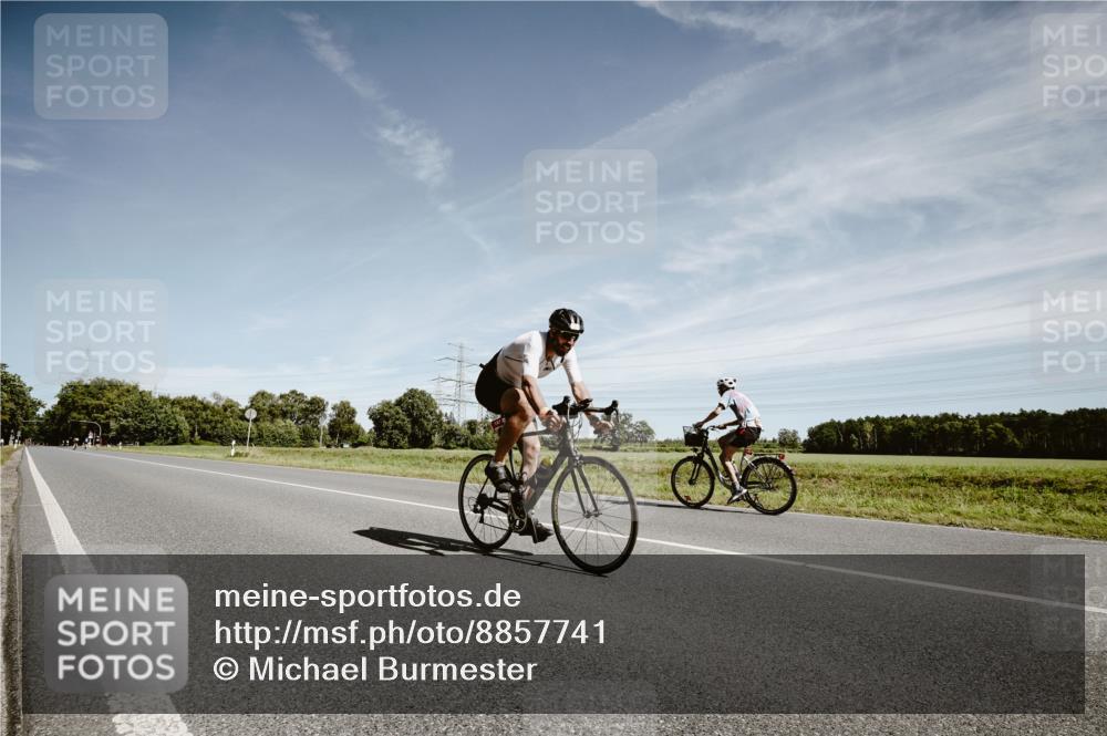 07.09.2025 - 19. Norderstedt Triathlon Michael Burmester http://msf.ph/oto/8857741 07.09.2025 12:27:05 Radfahren 187, 1370, 1386 meine-sportfotos.de