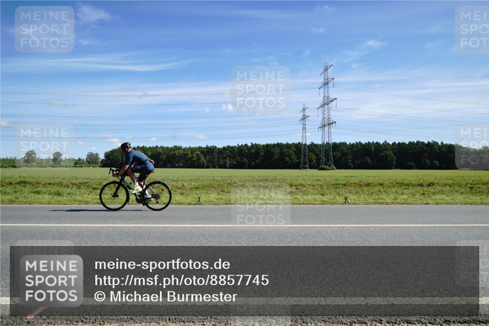 07.09.2025 - 19. Norderstedt Triathlon Michael Burmester http://msf.ph/oto/8857745 07.09.2025 13:01:22 Radfahren  meine-sportfotos.de