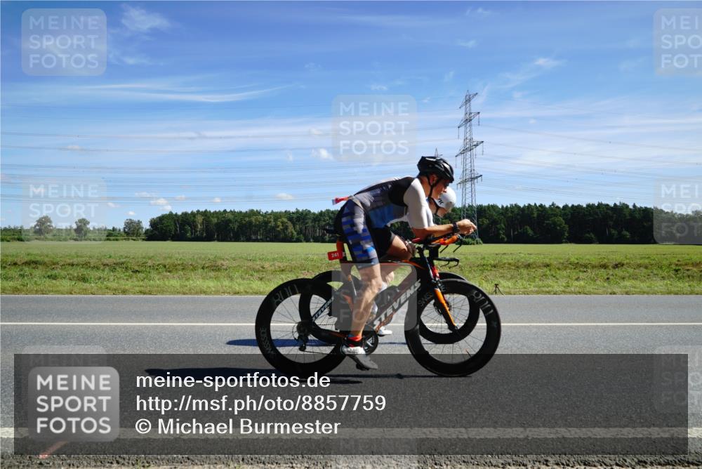 07.09.2025 - 19. Norderstedt Triathlon Michael Burmester http://msf.ph/oto/8857759 07.09.2025 13:01:42 Radfahren 241, 330, 344, 1354, 1366 meine-sportfotos.de