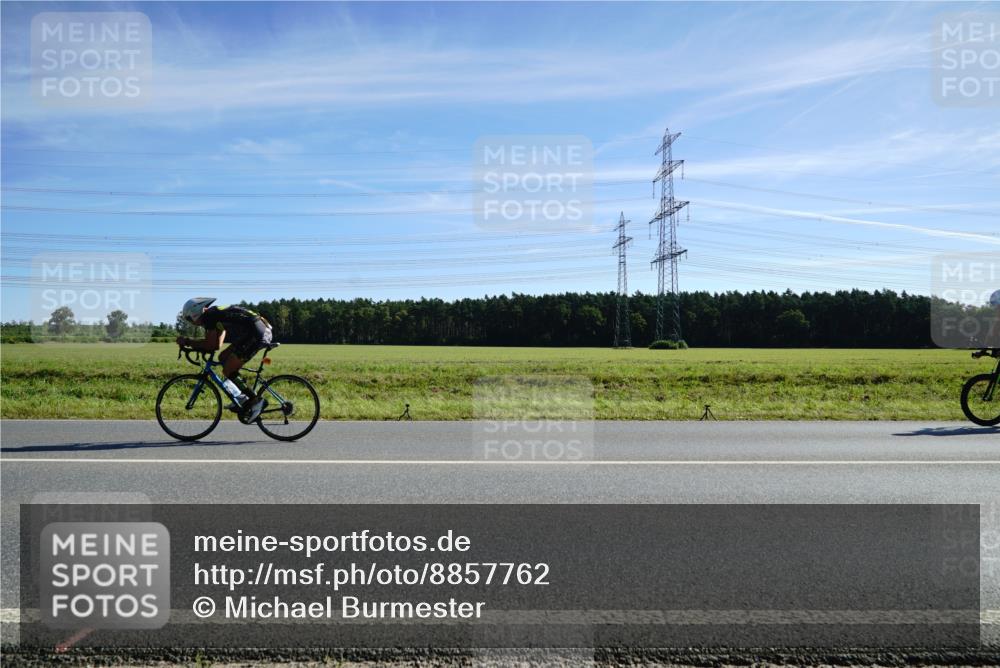 07.09.2025 - 19. Norderstedt Triathlon Michael Burmester http://msf.ph/oto/8857762 07.09.2025 11:23:32 Radfahren 1163, 1165 meine-sportfotos.de