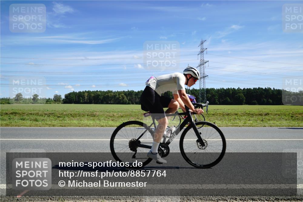 07.09.2025 - 19. Norderstedt Triathlon Michael Burmester http://msf.ph/oto/8857764 07.09.2025 13:01:43 Radfahren 241, 330, 1354, 1366 meine-sportfotos.de