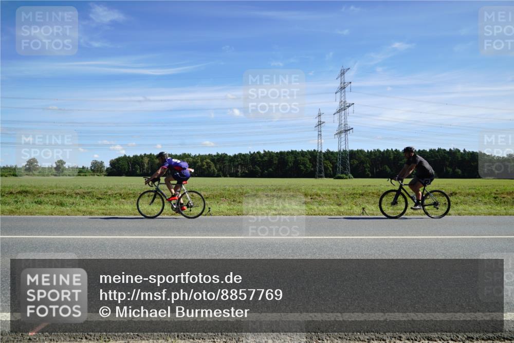 07.09.2025 - 19. Norderstedt Triathlon Michael Burmester http://msf.ph/oto/8857769 07.09.2025 13:01:44 Radfahren 241, 330, 1354, 1366 meine-sportfotos.de