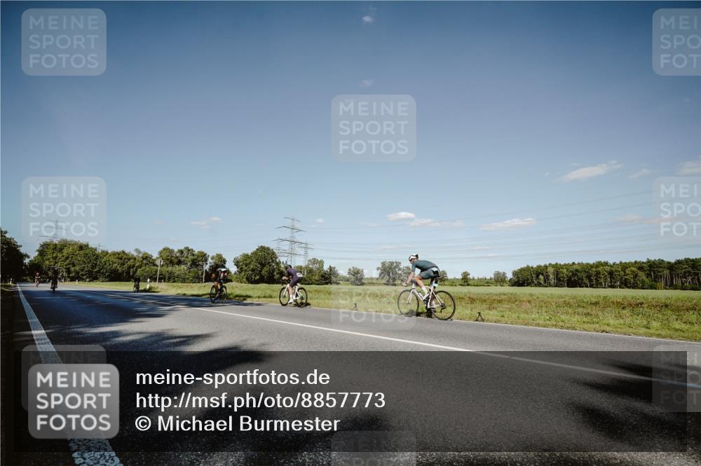 07.09.2025 - 19. Norderstedt Triathlon Michael Burmester http://msf.ph/oto/8857773 07.09.2025 15:34:32 Radfahren 440 meine-sportfotos.de