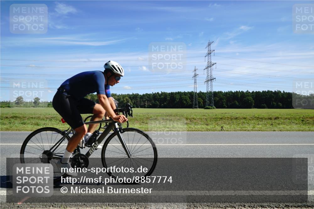 07.09.2025 - 19. Norderstedt Triathlon Michael Burmester http://msf.ph/oto/8857774 07.09.2025 13:01:44 Radfahren 241, 330, 1354, 1366 meine-sportfotos.de