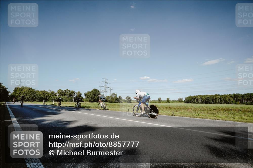 07.09.2025 - 19. Norderstedt Triathlon Michael Burmester http://msf.ph/oto/8857777 07.09.2025 15:34:33 Radfahren 440, 930 meine-sportfotos.de