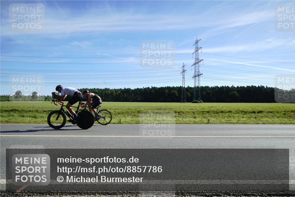 07.09.2025 - 19. Norderstedt Triathlon Michael Burmester http://msf.ph/oto/8857786 07.09.2025 11:23:52 Radfahren 1200 meine-sportfotos.de