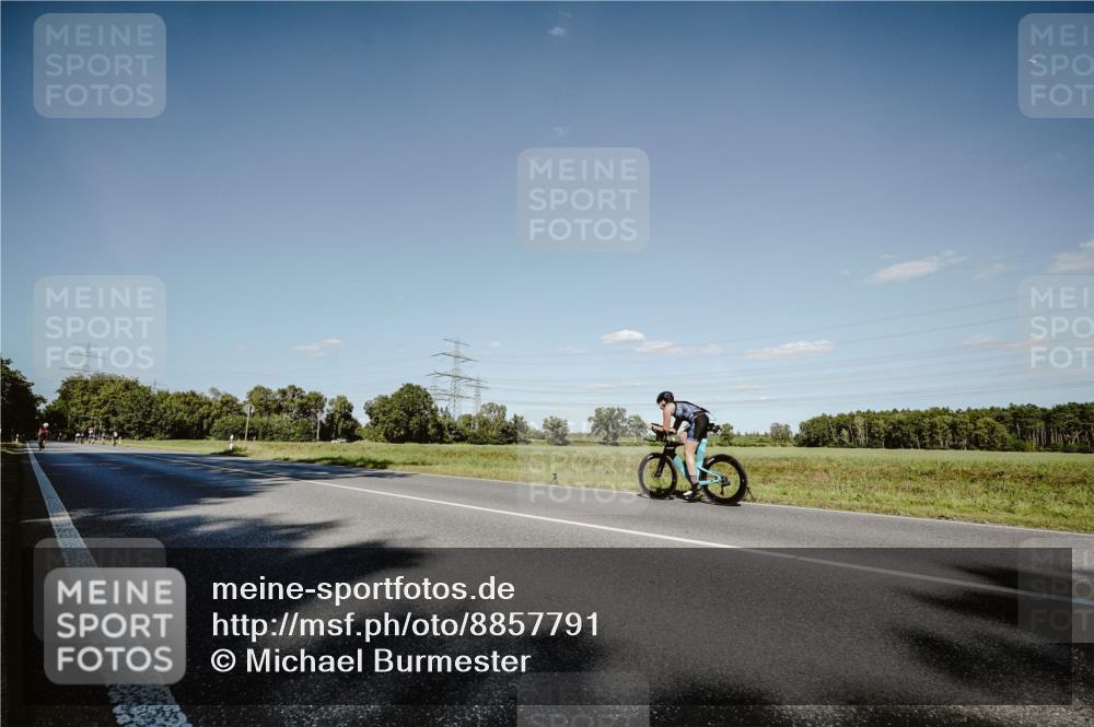 07.09.2025 - 19. Norderstedt Triathlon Michael Burmester http://msf.ph/oto/8857791 07.09.2025 15:34:41 Radfahren 1539 meine-sportfotos.de