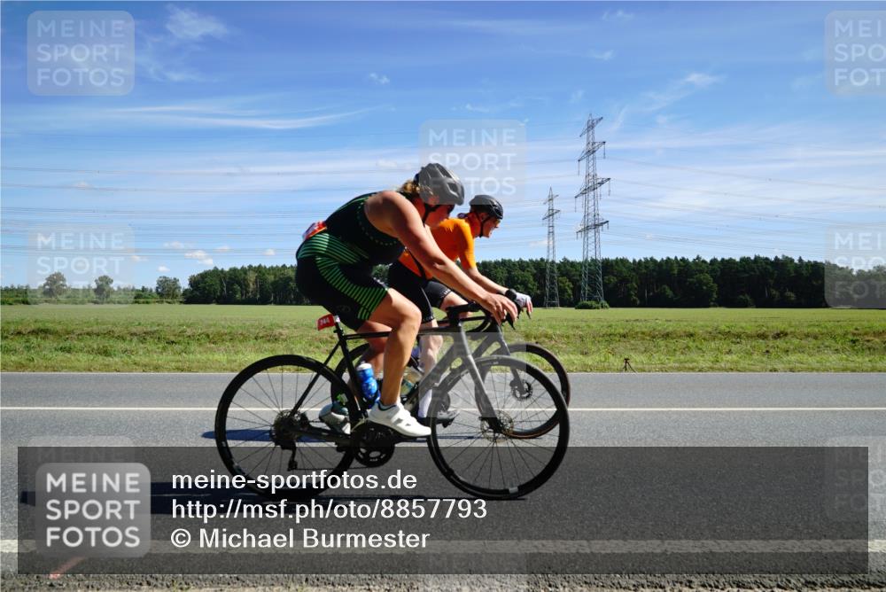 07.09.2025 - 19. Norderstedt Triathlon Michael Burmester http://msf.ph/oto/8857793 07.09.2025 13:02:01 Radfahren 323, 744 meine-sportfotos.de