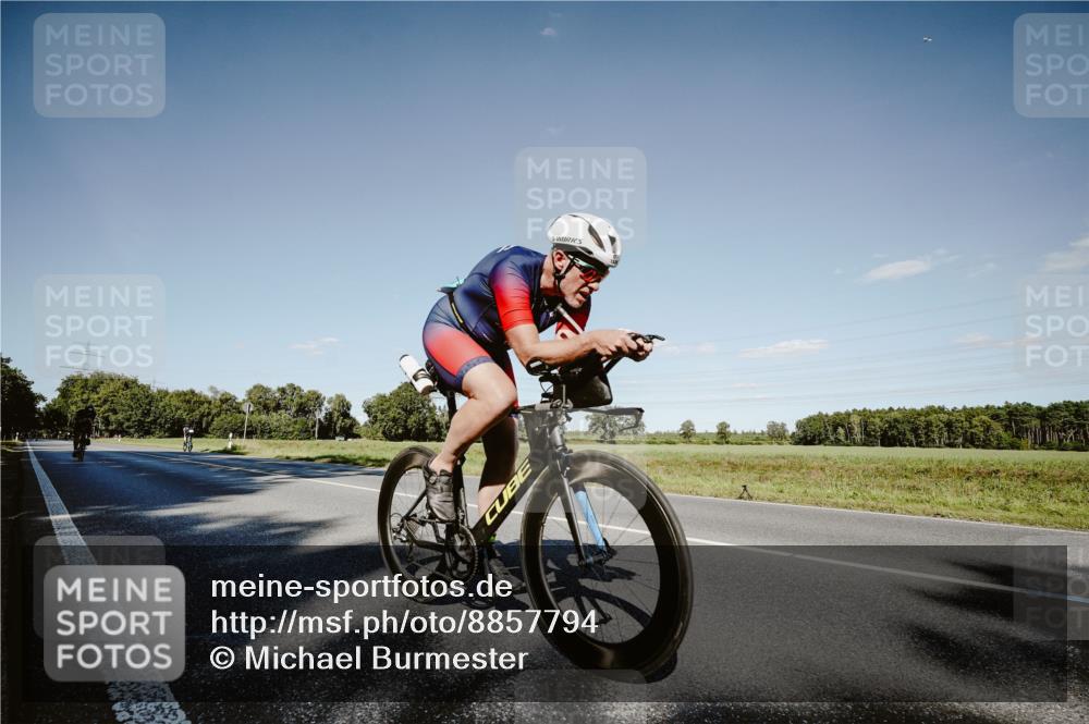 07.09.2025 - 19. Norderstedt Triathlon Michael Burmester http://msf.ph/oto/8857794 07.09.2025 15:34:45 Radfahren 950, 1539 meine-sportfotos.de