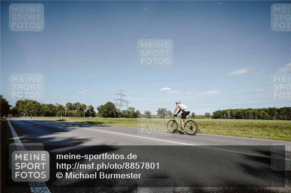 07.09.2025 - 19. Norderstedt Triathlon Michael Burmester http://msf.ph/oto/8857801 07.09.2025 15:34:48 Radfahren 950 meine-sportfotos.de