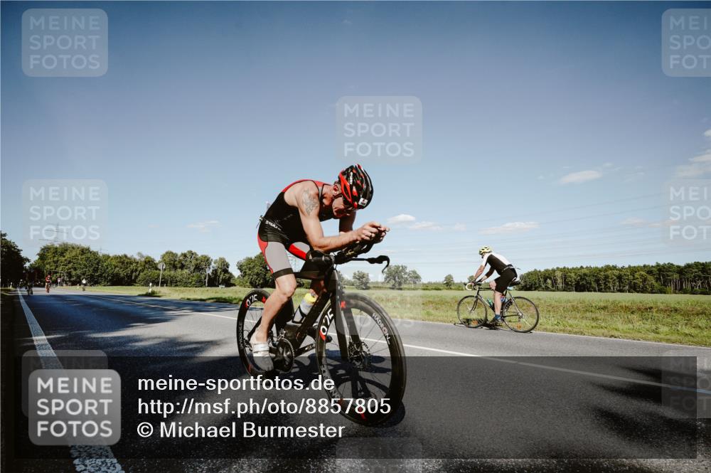 07.09.2025 - 19. Norderstedt Triathlon Michael Burmester http://msf.ph/oto/8857805 07.09.2025 15:34:55 Radfahren 1429 meine-sportfotos.de