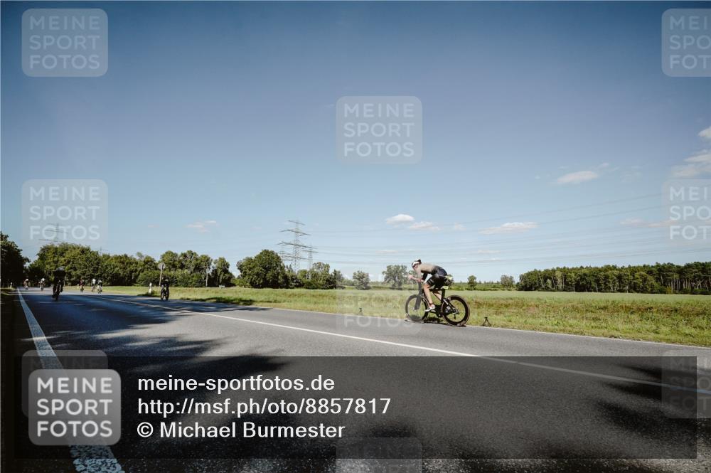 07.09.2025 - 19. Norderstedt Triathlon Michael Burmester http://msf.ph/oto/8857817 07.09.2025 15:35:01 Radfahren 421, 1458, 1513 meine-sportfotos.de