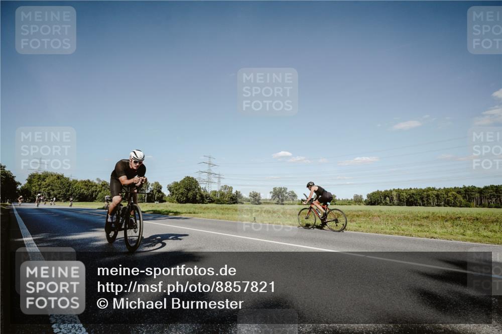 07.09.2025 - 19. Norderstedt Triathlon Michael Burmester http://msf.ph/oto/8857821 07.09.2025 15:35:02 Radfahren 421, 1458, 1513 meine-sportfotos.de