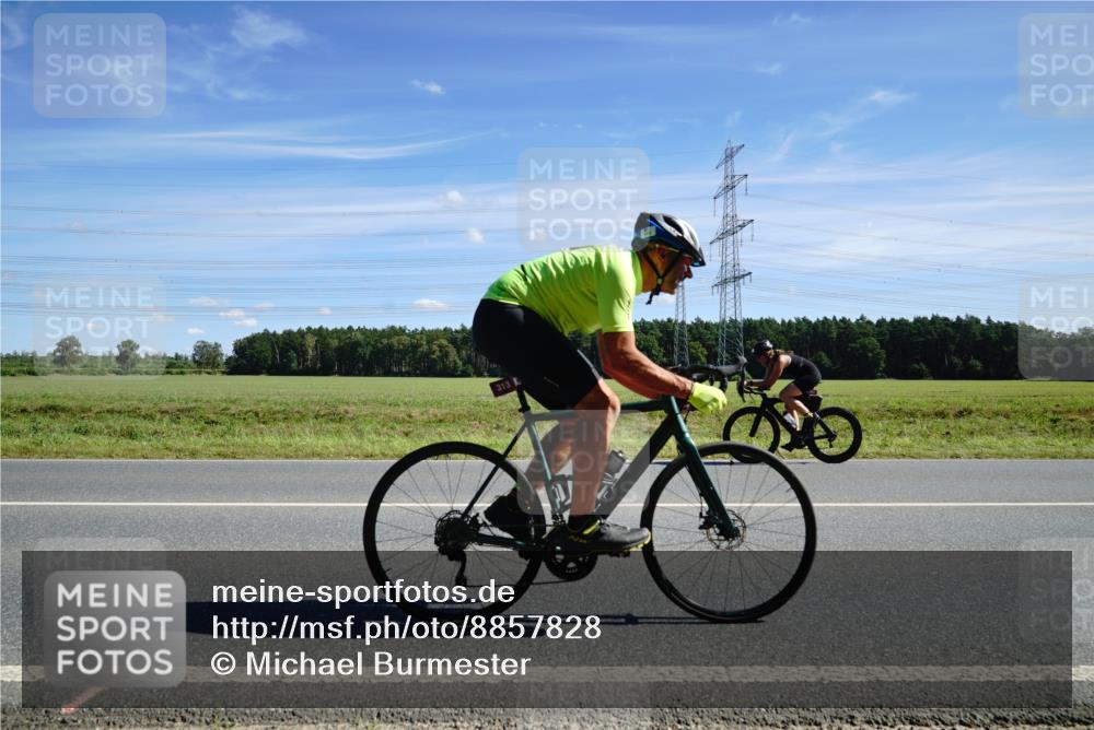 07.09.2025 - 19. Norderstedt Triathlon Michael Burmester http://msf.ph/oto/8857828 07.09.2025 13:02:32 Radfahren 313, 324 meine-sportfotos.de