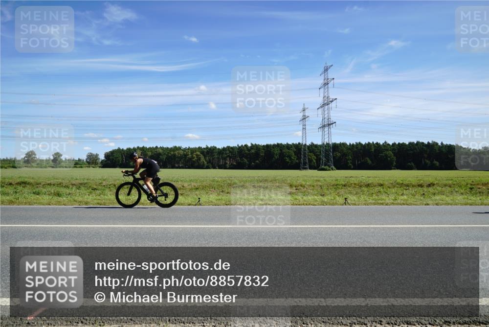 07.09.2025 - 19. Norderstedt Triathlon Michael Burmester http://msf.ph/oto/8857832 07.09.2025 13:02:32 Radfahren 313, 324 meine-sportfotos.de