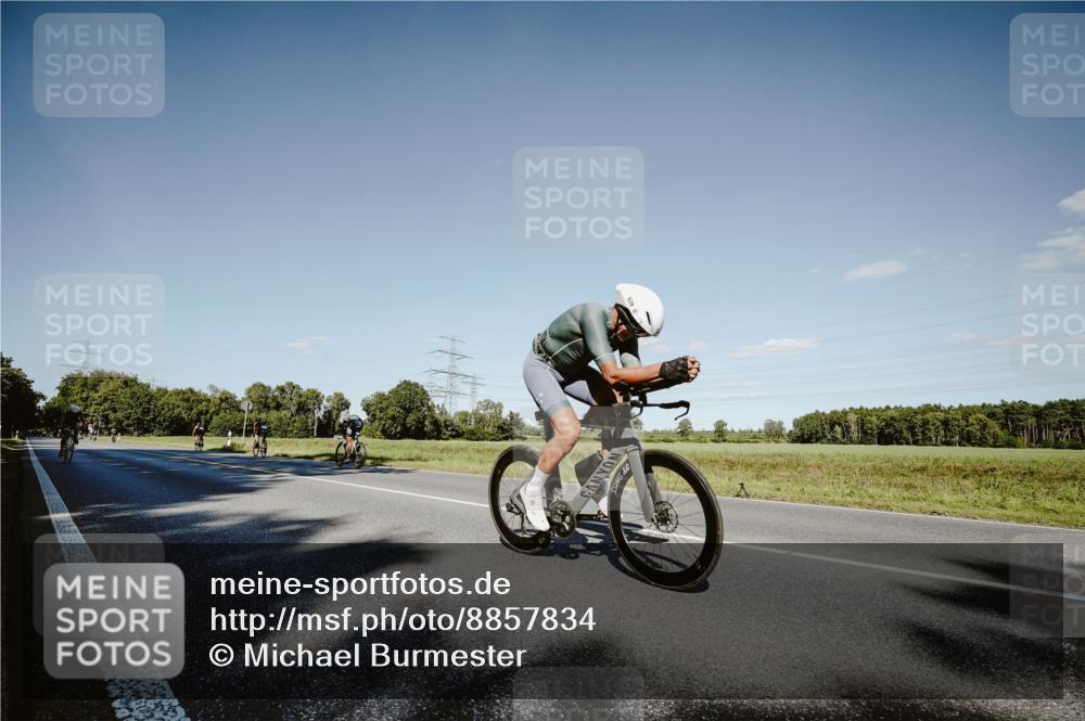 07.09.2025 - 19. Norderstedt Triathlon Michael Burmester http://msf.ph/oto/8857834 07.09.2025 15:35:06 Radfahren 463, 939 meine-sportfotos.de
