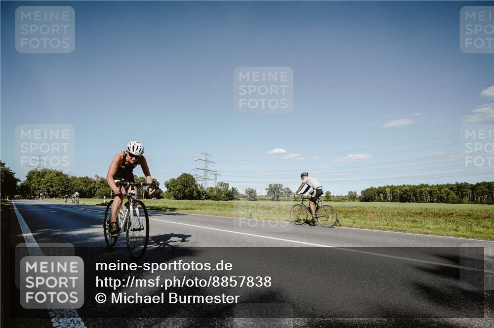 07.09.2025 - 19. Norderstedt Triathlon Michael Burmester http://msf.ph/oto/8857838 07.09.2025 15:35:08 Radfahren 463, 939 meine-sportfotos.de