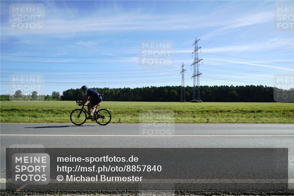 07.09.2025 - 19. Norderstedt Triathlon Michael Burmester http://msf.ph/oto/8857840 07.09.2025 11:24:23 Radfahren 225 meine-sportfotos.de