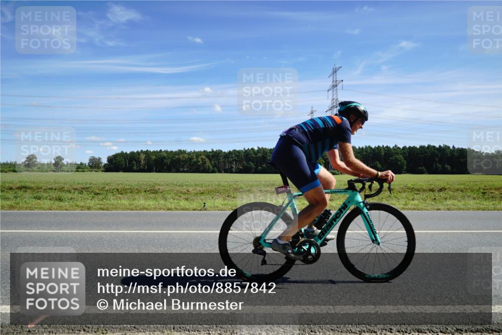 07.09.2025 - 19. Norderstedt Triathlon Michael Burmester http://msf.ph/oto/8857842 07.09.2025 13:02:34 Radfahren 313, 324 meine-sportfotos.de
