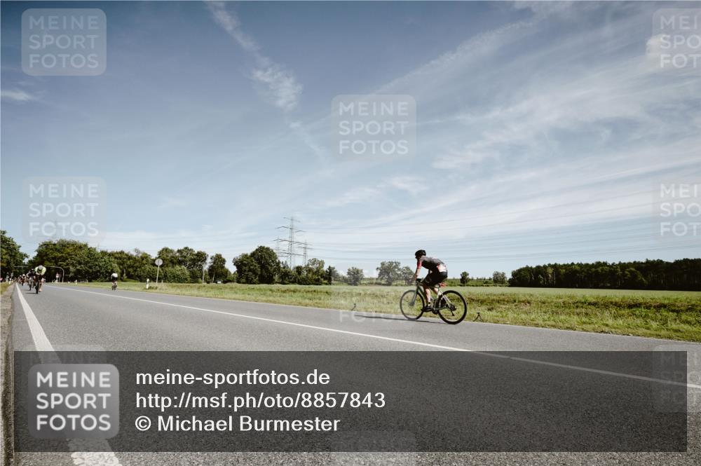 07.09.2025 - 19. Norderstedt Triathlon Michael Burmester http://msf.ph/oto/8857843 07.09.2025 12:27:58 Radfahren 1230, 1237, 1241 meine-sportfotos.de