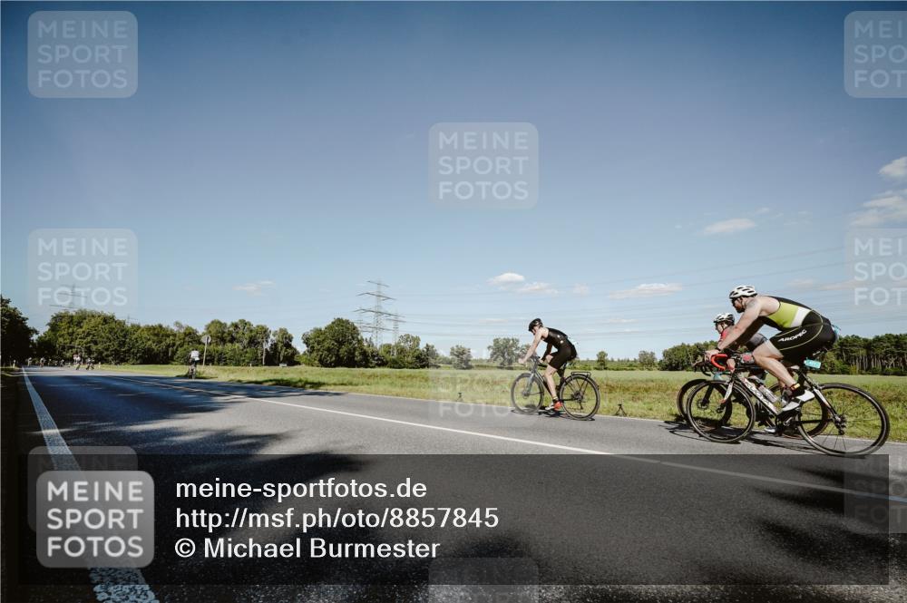 07.09.2025 - 19. Norderstedt Triathlon Michael Burmester http://msf.ph/oto/8857845 07.09.2025 15:35:11 Radfahren 463 meine-sportfotos.de