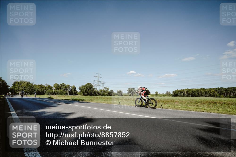 07.09.2025 - 19. Norderstedt Triathlon Michael Burmester http://msf.ph/oto/8857852 07.09.2025 15:35:17 Radfahren 915, 943 meine-sportfotos.de