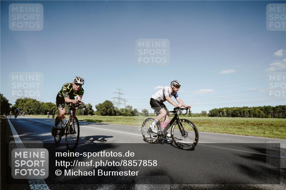 07.09.2025 - 19. Norderstedt Triathlon Michael Burmester http://msf.ph/oto/8857858 07.09.2025 15:35:20 Radfahren 386, 915, 943 meine-sportfotos.de