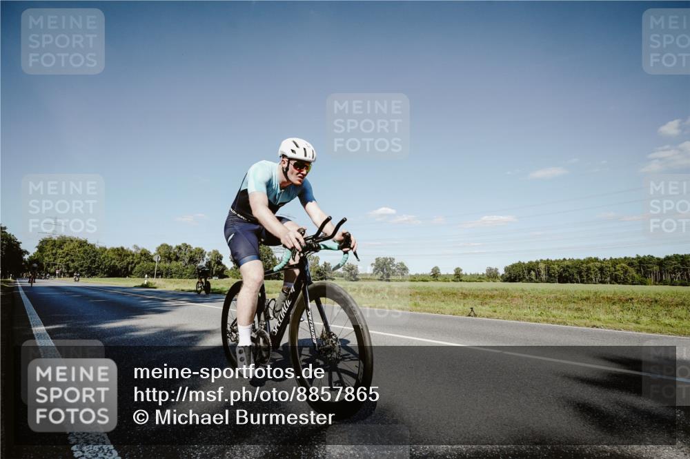 07.09.2025 - 19. Norderstedt Triathlon Michael Burmester http://msf.ph/oto/8857865 07.09.2025 15:35:23 Radfahren 386, 915, 943, 1419 meine-sportfotos.de